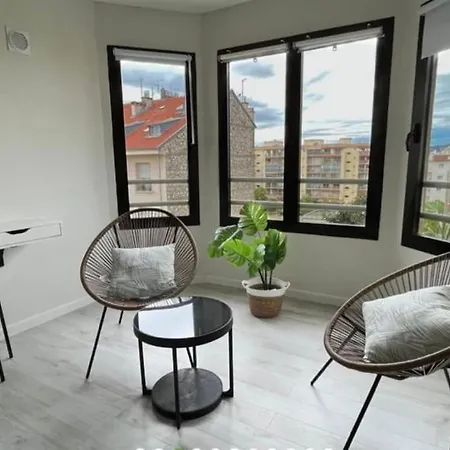 Beautiful Design Next To The Sea Апартаменты